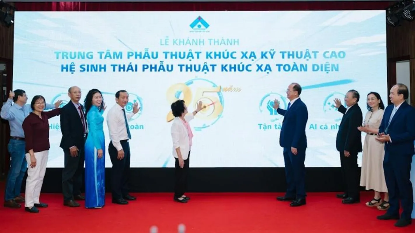khánh thành Trung tâm Phẫu thuật khúc xạ kỹ thuật cao