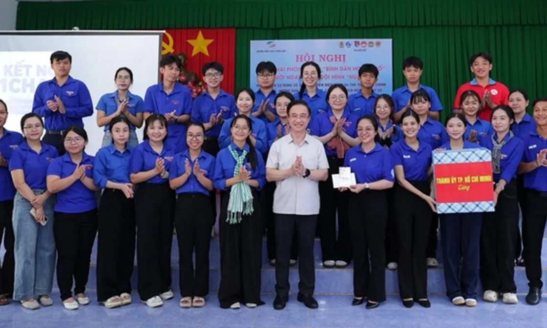 Lãnh đạo TPHCM thăm, động viên lực lượng “Mùa hè số”