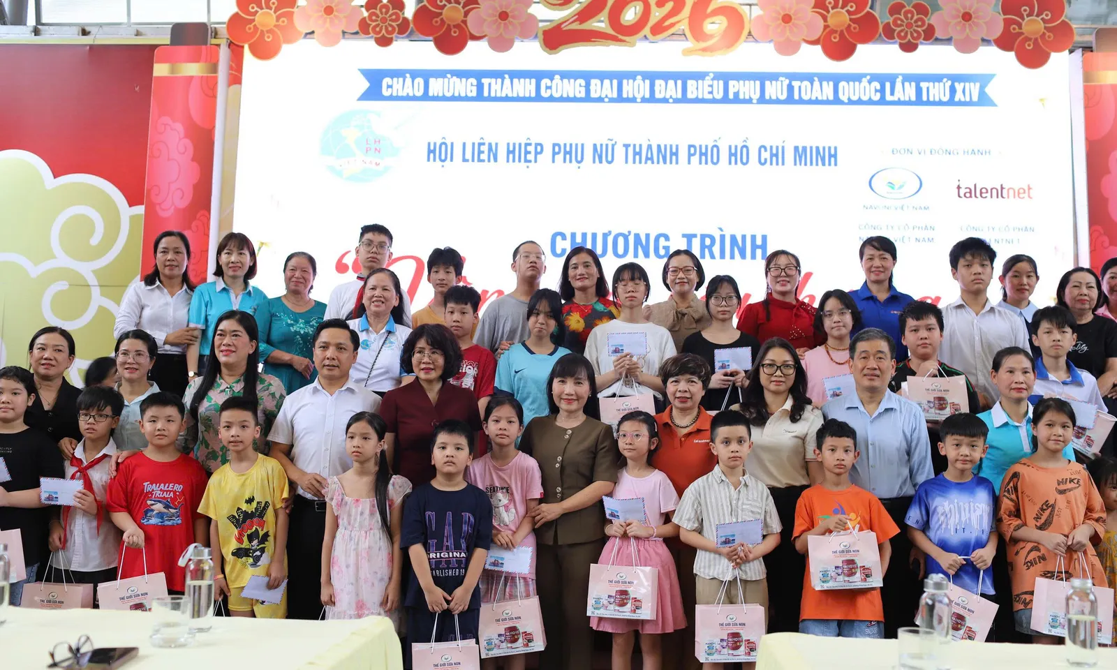Đoàn đại biểu phụ nữ TPHCM chung tay chăm lo trẻ em khó khăn