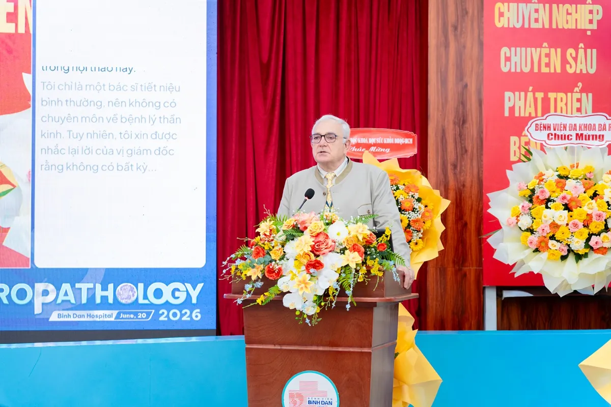 GS TS BS Bernard Malavaud phát biểu