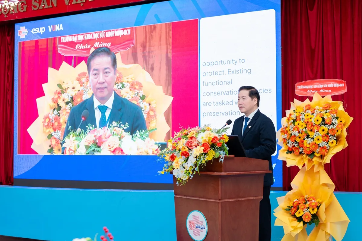 PGS TS BS Trần Vĩnh Hưng phát biểu khai mạc hội thảo