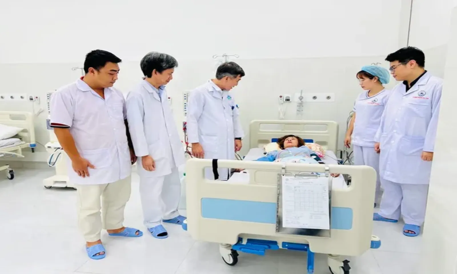 Du khách Hà Nội chạy thận nhân tạo thành công tại Côn Đảo