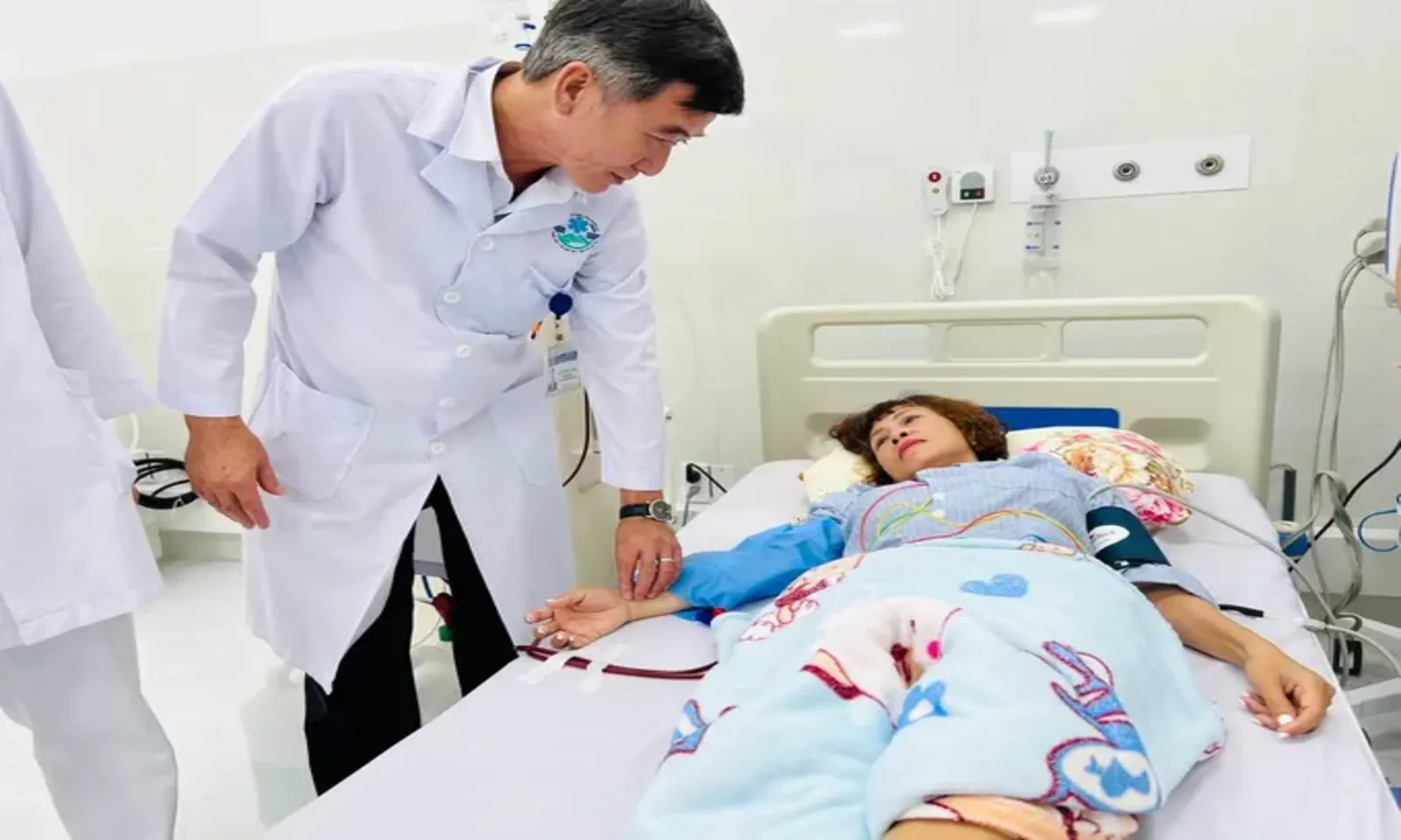 Du khách Hà Nội chạy thận nhân tạo thành công tại Côn Đảo – Hình 2