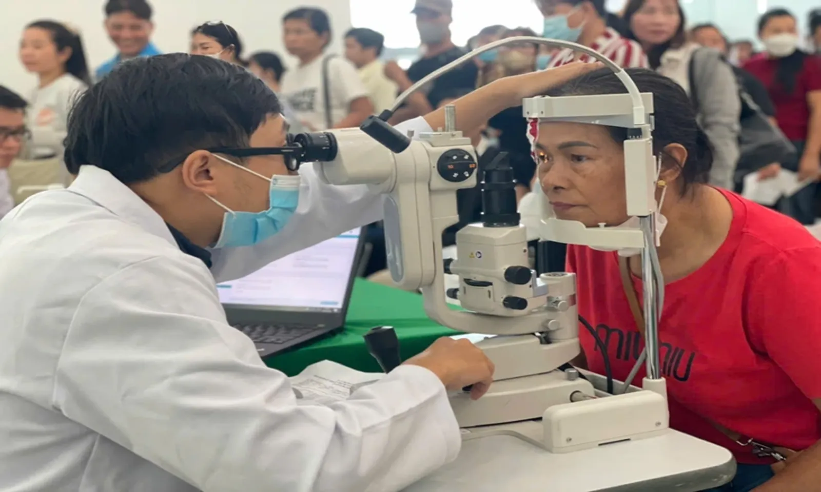 Khám sức khỏe, hỗ trợ pháp lý cho hơn 2.000 công nhân TPHCM – Hình 1