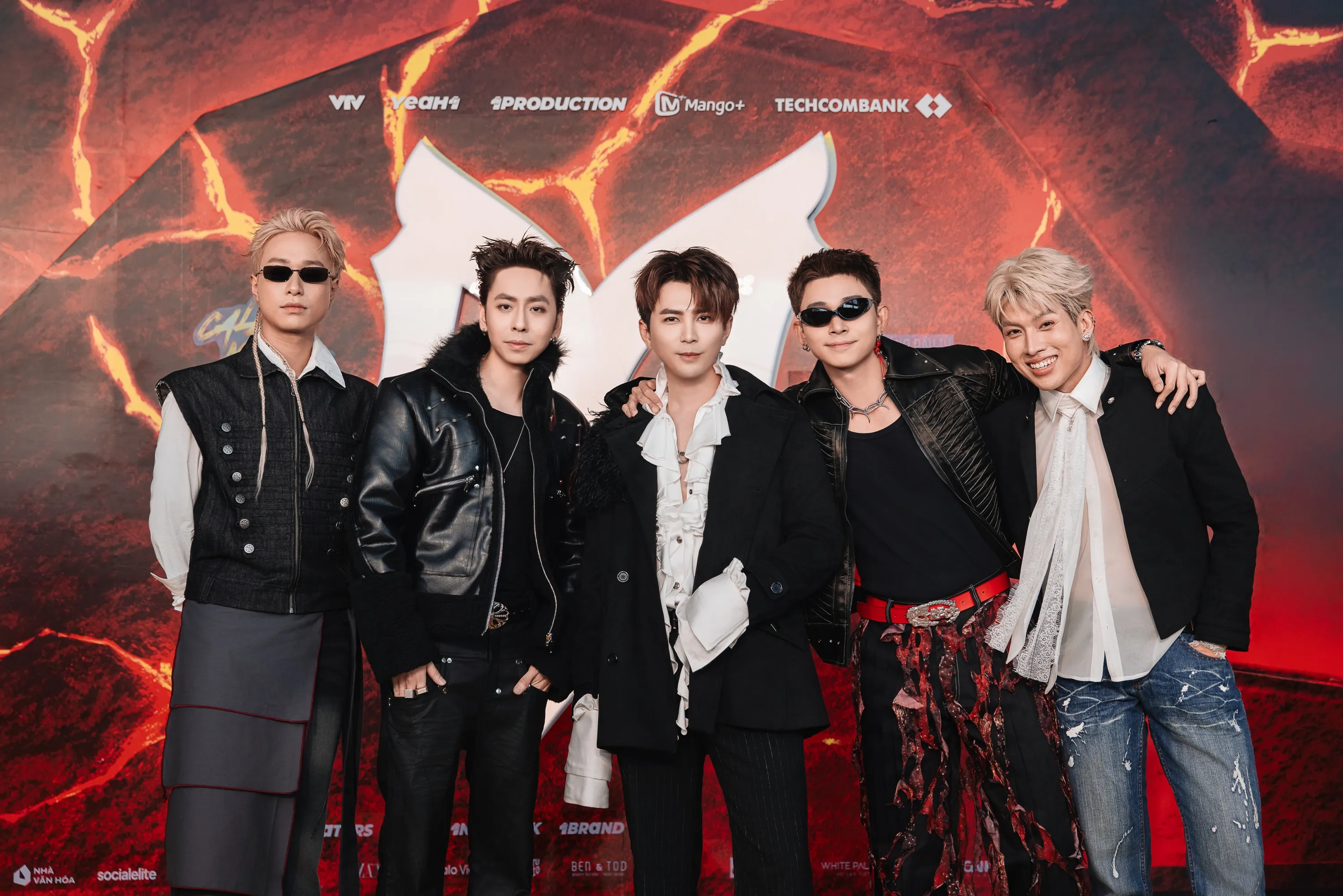 ANH TÀI HÀ AN HUY, OSAD, WILL, JUN PHẠM, MEW AMAZING (TỪ TRÁI SANG)