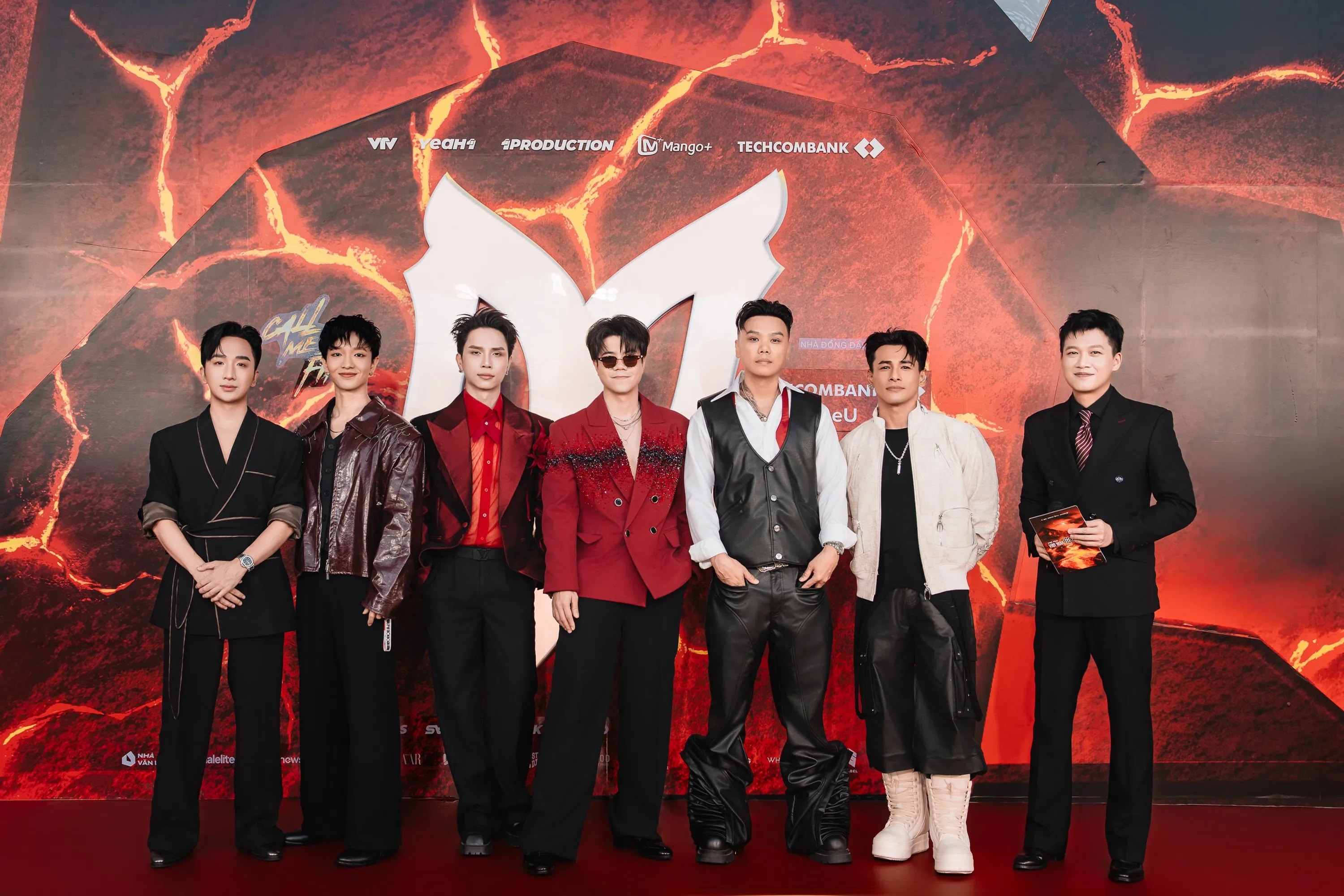 ANH TÀI HOÀNG ROB, HOÀNG DŨNG, NEKO LÊ, ĐINH MẠNH NINH, THÁI VG, TÙNG MINT VÀ HOST TRẦN NGỌC (TỪ TRÁI SANG)