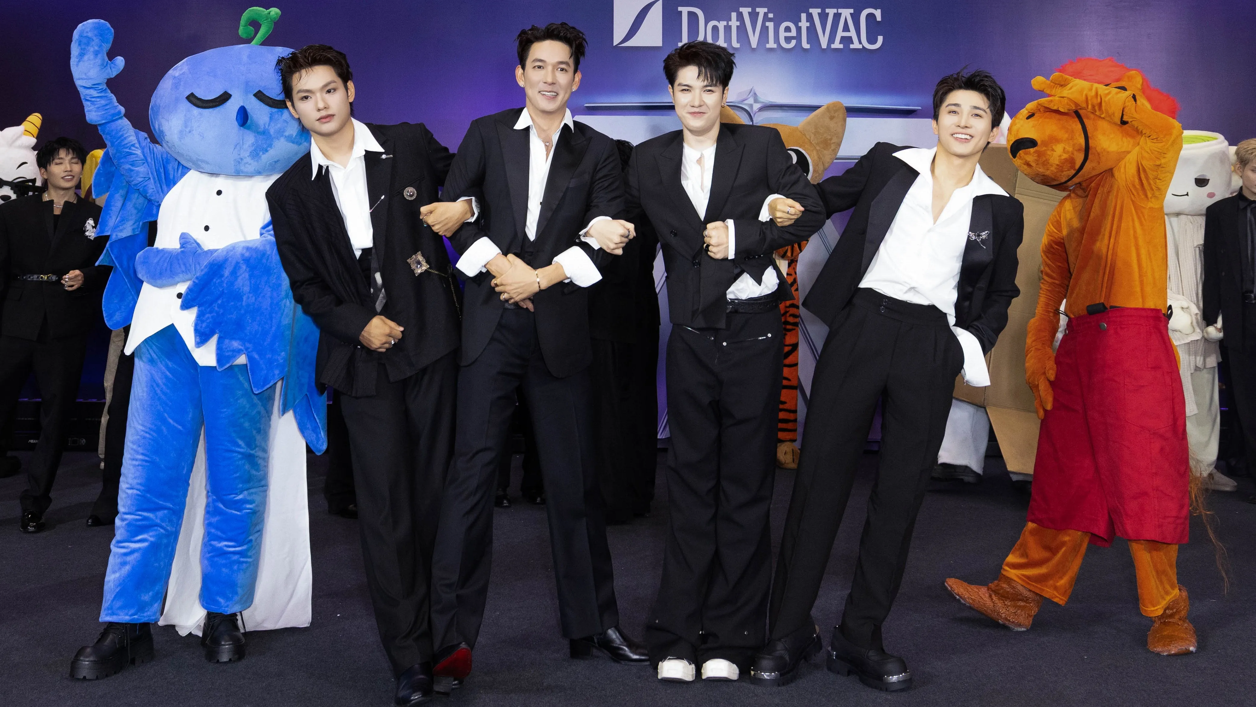 Anh Trai và Mascot