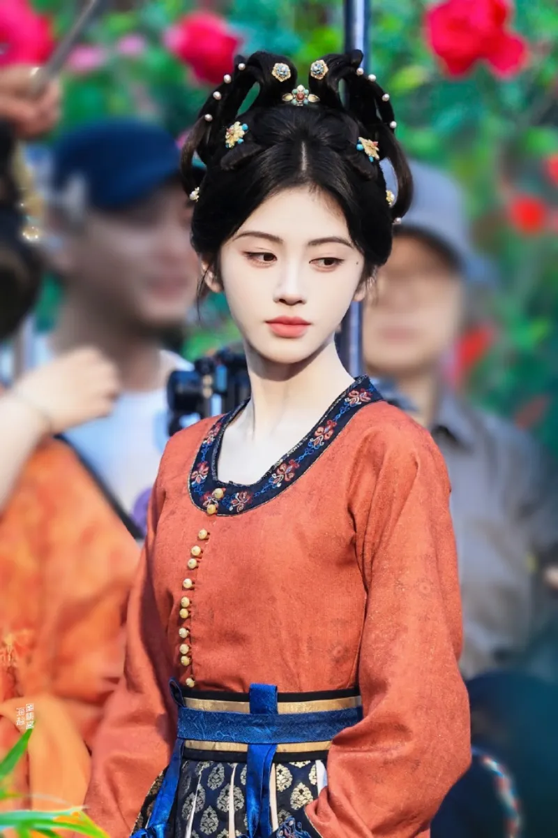 voh-phim-moi-cua-cuc-tinh-y-bien-thanh-san-khau-thoi-trang-13