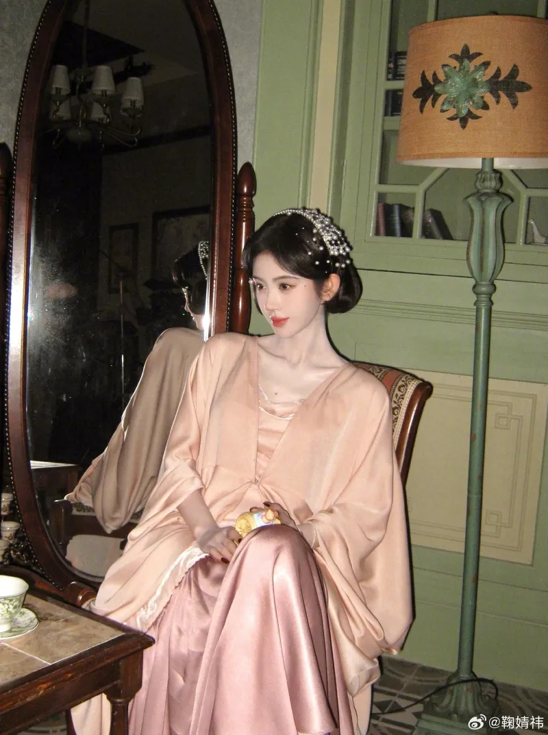 voh-phim-moi-cua-cuc-tinh-y-bien-thanh-san-khau-thoi-trang-26
