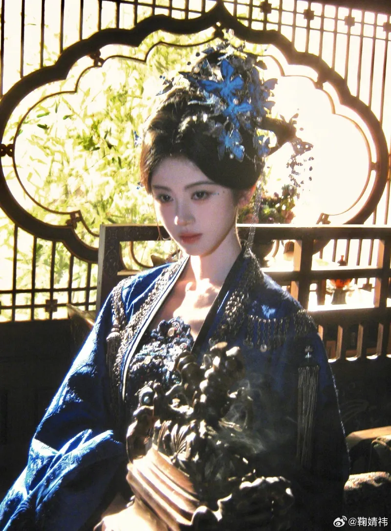 voh-phim-moi-cua-cuc-tinh-y-bien-thanh-san-khau-thoi-trang-32