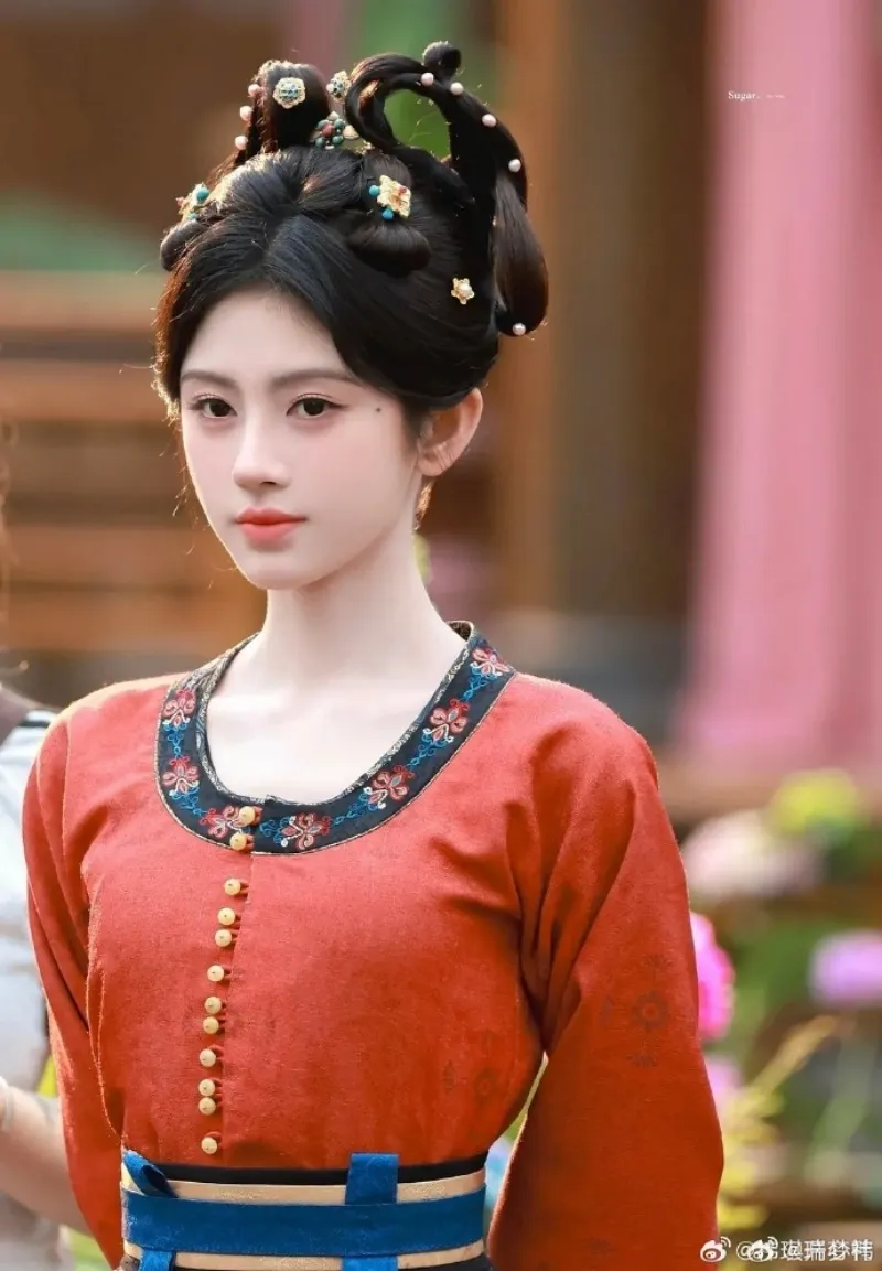 voh-phim-moi-cua-cuc-tinh-y-bien-thanh-san-khau-thoi-trang-9