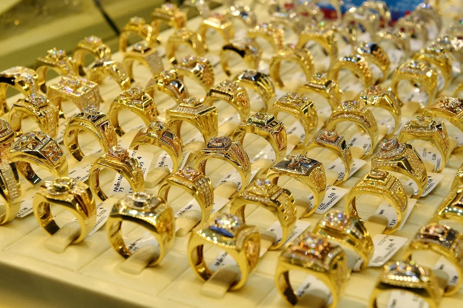 gia-vang-hom-nay-256