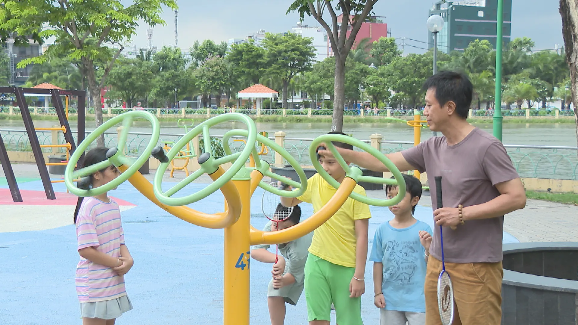 Không gian xanh này đã tạo điều kiện để người dân đi dạo, tập thể dục và tận hưởng bầu không khí trong lành