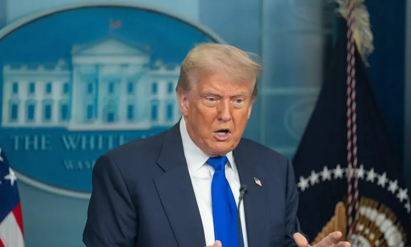 Tổng thống Trump bất ngờ hoãn ký dự luật hỗ trợ nhà ở