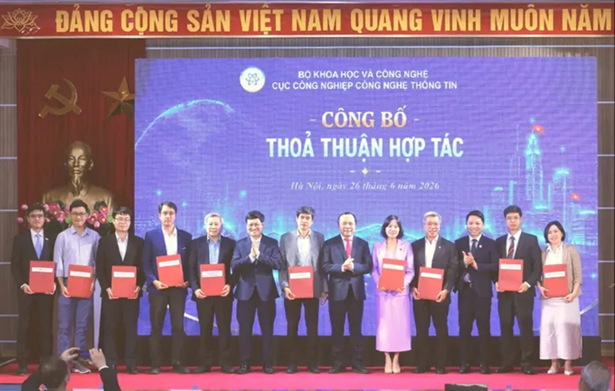 Các đơn vị chức năng và đối tác công bố biên bản ghi nhớ hợp tác. Ảnh TTO