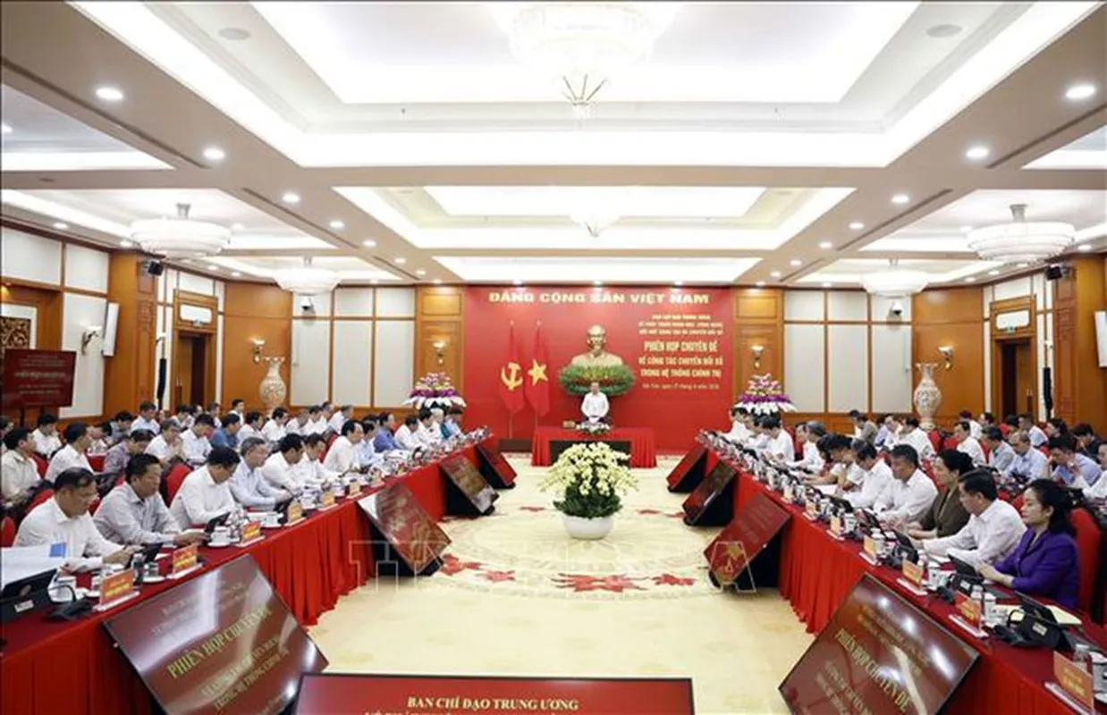 Phiên họp chuyên đề về công tác chuyển đổi số trong hệ thống chính trị - Ảnh TTXVN