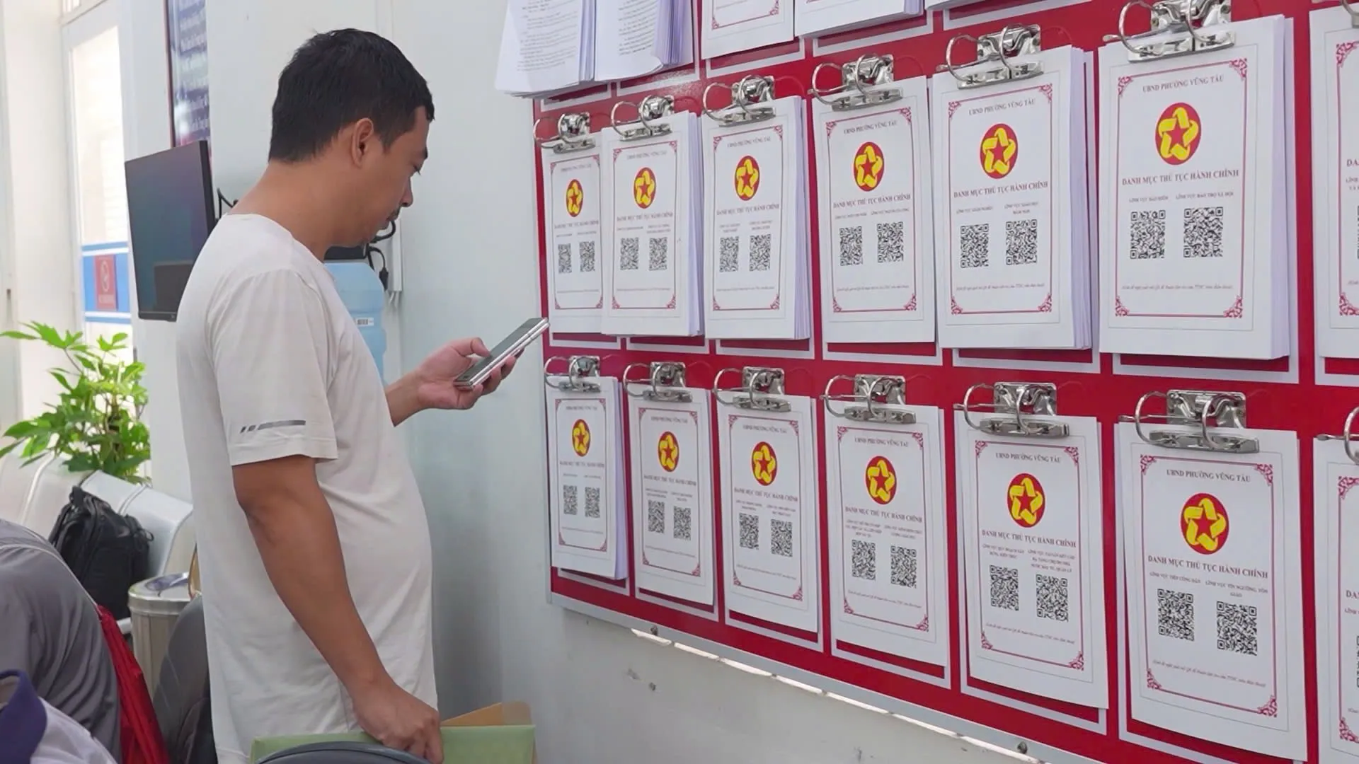 Người dân đang dần thích nghi với phương thức mới.