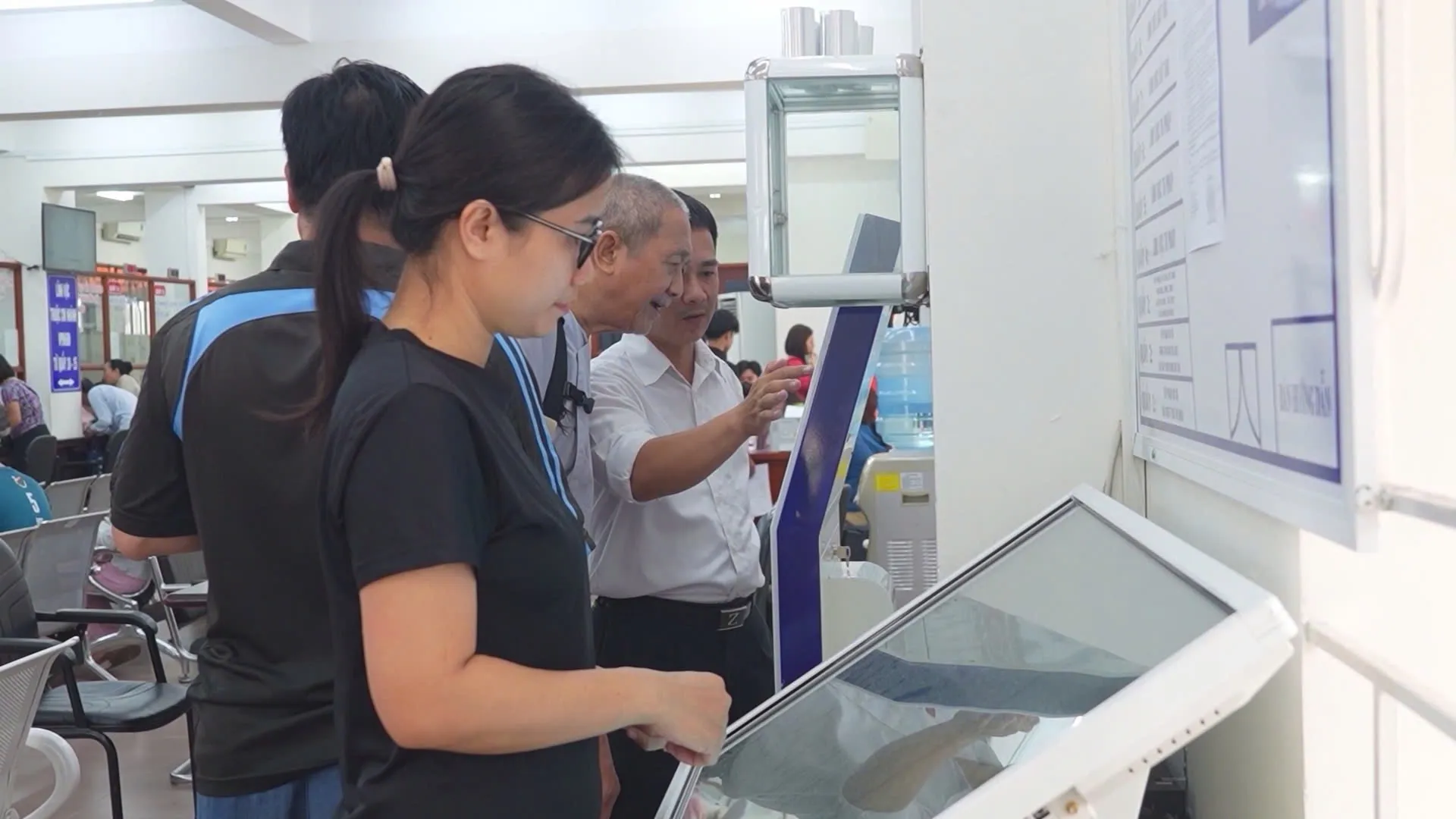 Người dân đang dần thích nghi với phương thức mới.