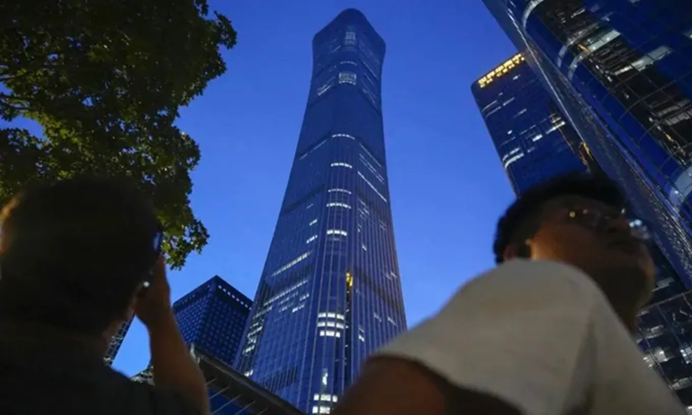 Trung Quốc: Máy bay hạng nhẹ đâm vào tòa tháp CITIC, 14 người thương vong