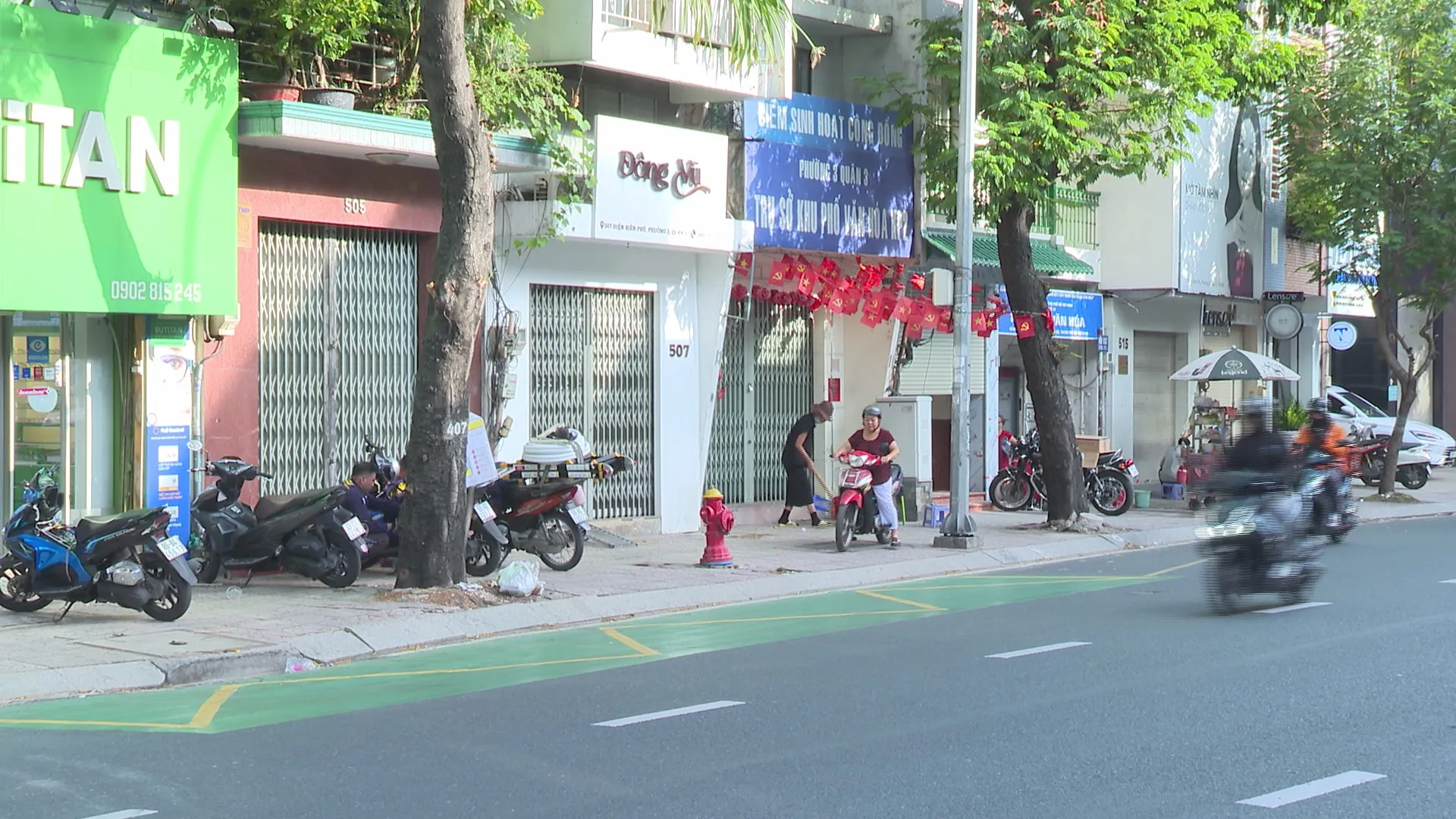 Vạch sơn phản quang giúp các điểm dừng trở nên nổi bật hơn, thuận tiện cho việc tiếp cận phương tiện công cộng