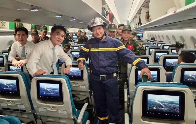 Chuyến bay chở khoảng 25 tấn trang thiết bị, phương tiện chuyên dụng cùng hàng hóa phục vụ tìm kiếm cứu nạn, hỗ trợ nhân đạo tại Venezuela (Ảnh: QĐND)