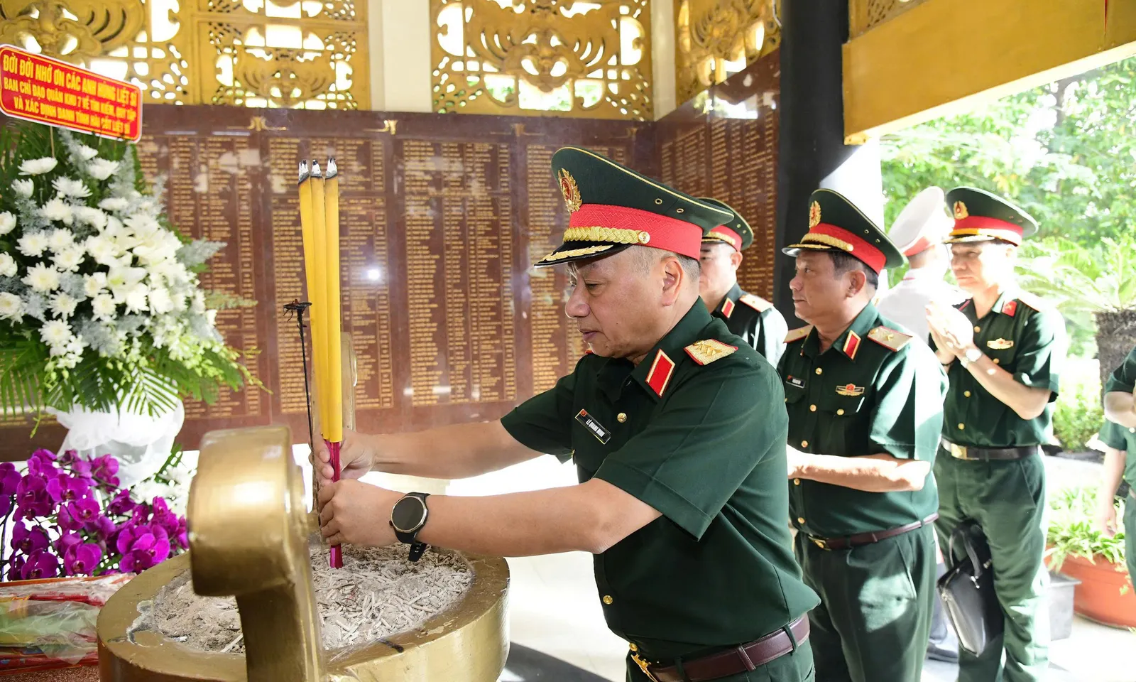 Tổng cục Chính trị kiểm tra, động viên lực lượng tìm kiếm hài cốt liệt sĩ tại công viên Lê Thị Riêng