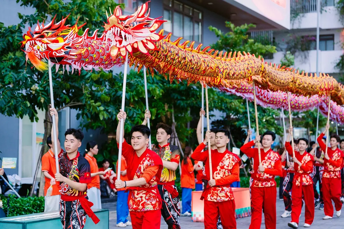 Hoạt động diễu hành diễn ra tại khuôn viên trường