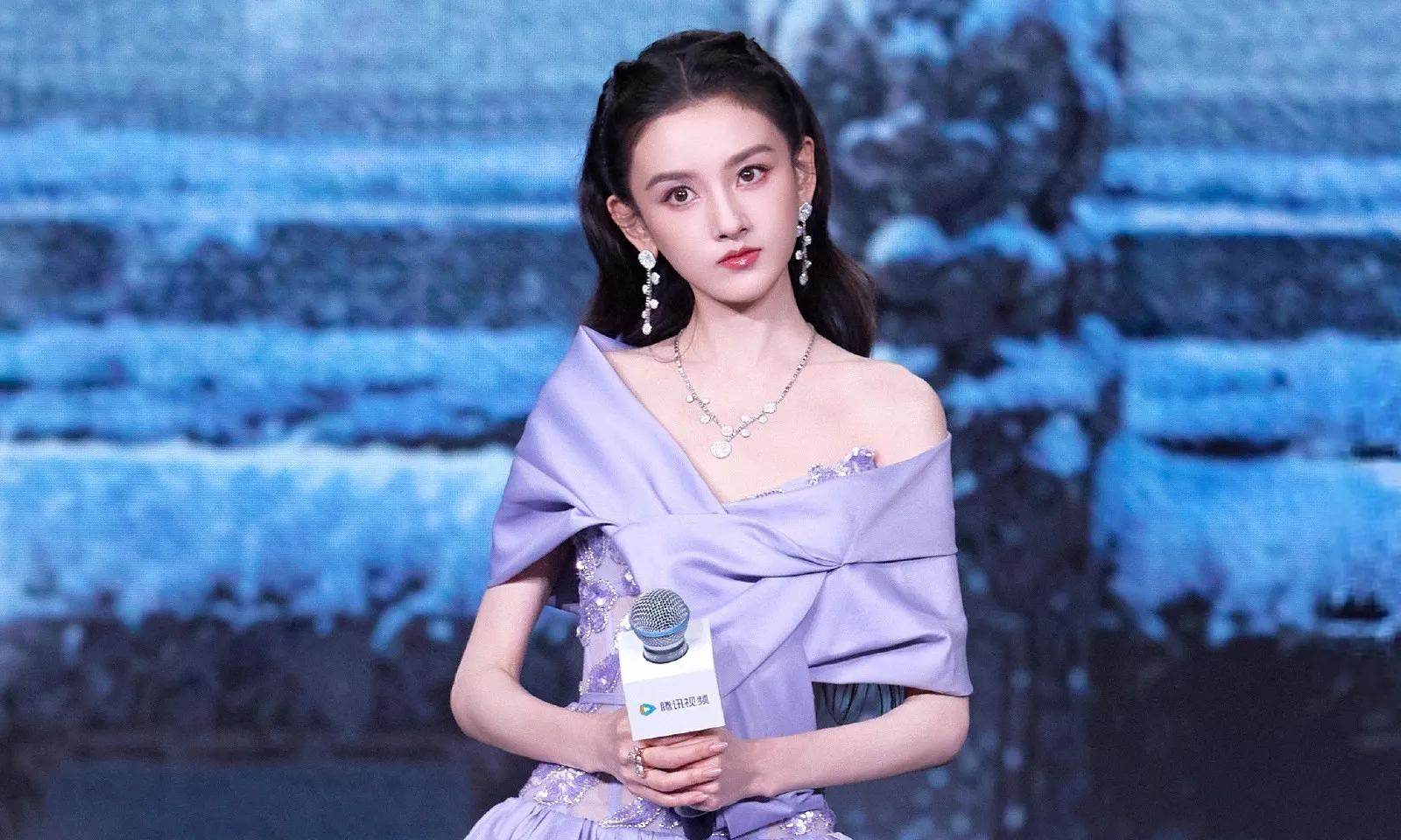 voh-tong-to-nhi-dung-lai-ten-that-cbiz-sap-co-su-thay-doi-lon