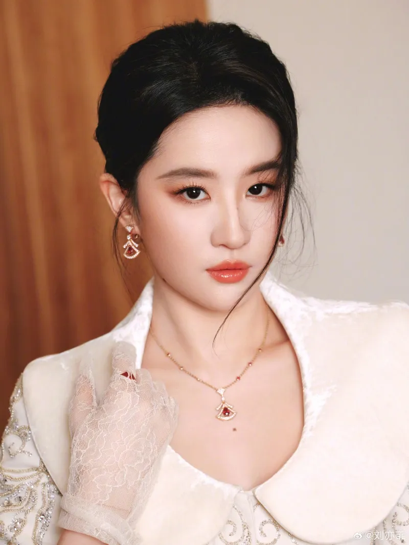 voh-tong-to-nhi-dung-lai-ten-that-cbiz-sap-co-su-thay-doi-lon-3