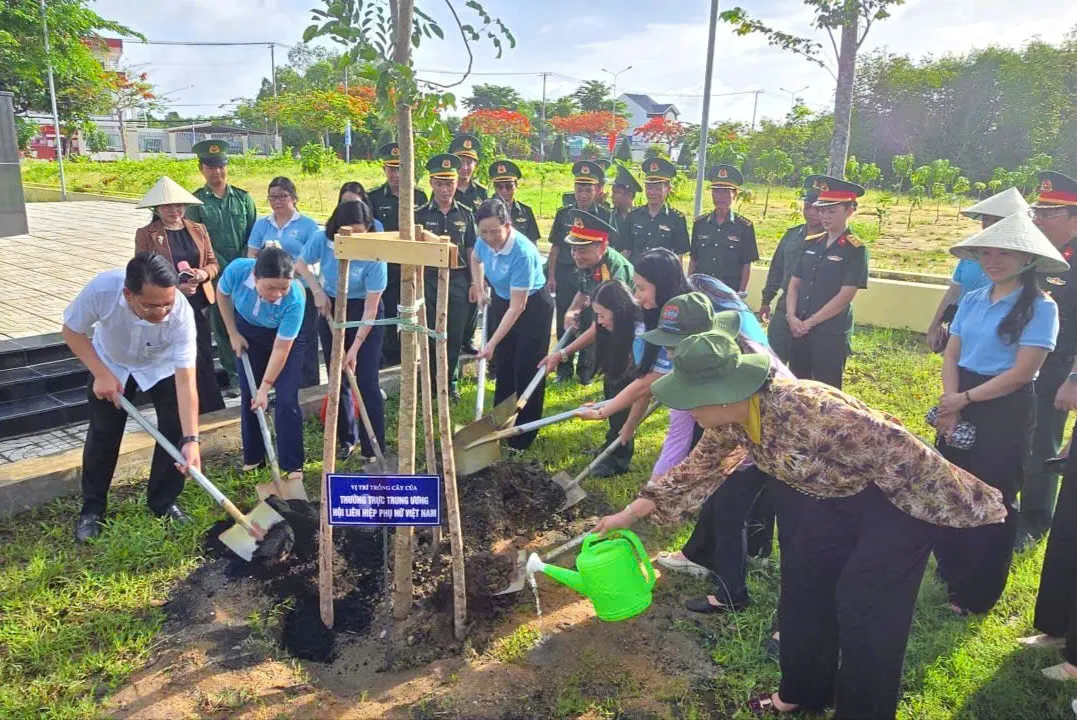 Nghi thức trồng cây thực hiện Vườn cây đại đoàn kết trồng, Công trình Thành phố muôn sắc hoa