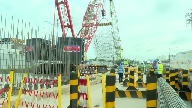 Công tác thi công đồng bộ đang được triển khai, trong đó tường vây giữ vai trò quan trọng bảo đảm an toàn và điều kiện để máy TBM vận hành trong các giai đoạn tiếp theo