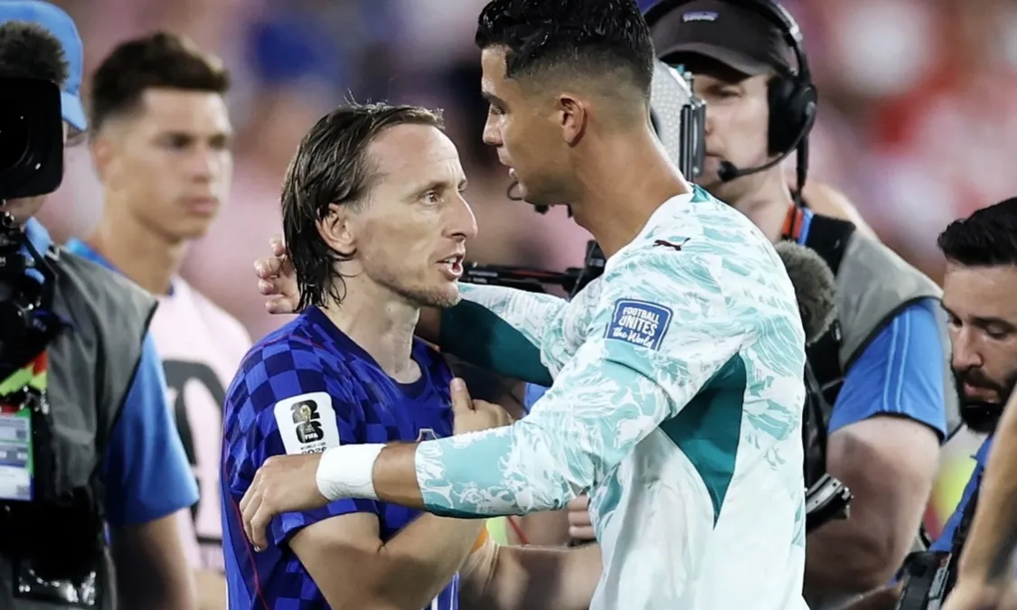 Ronaldo hoãn ăn mừng, tiến đến Modric làm điều xúc động