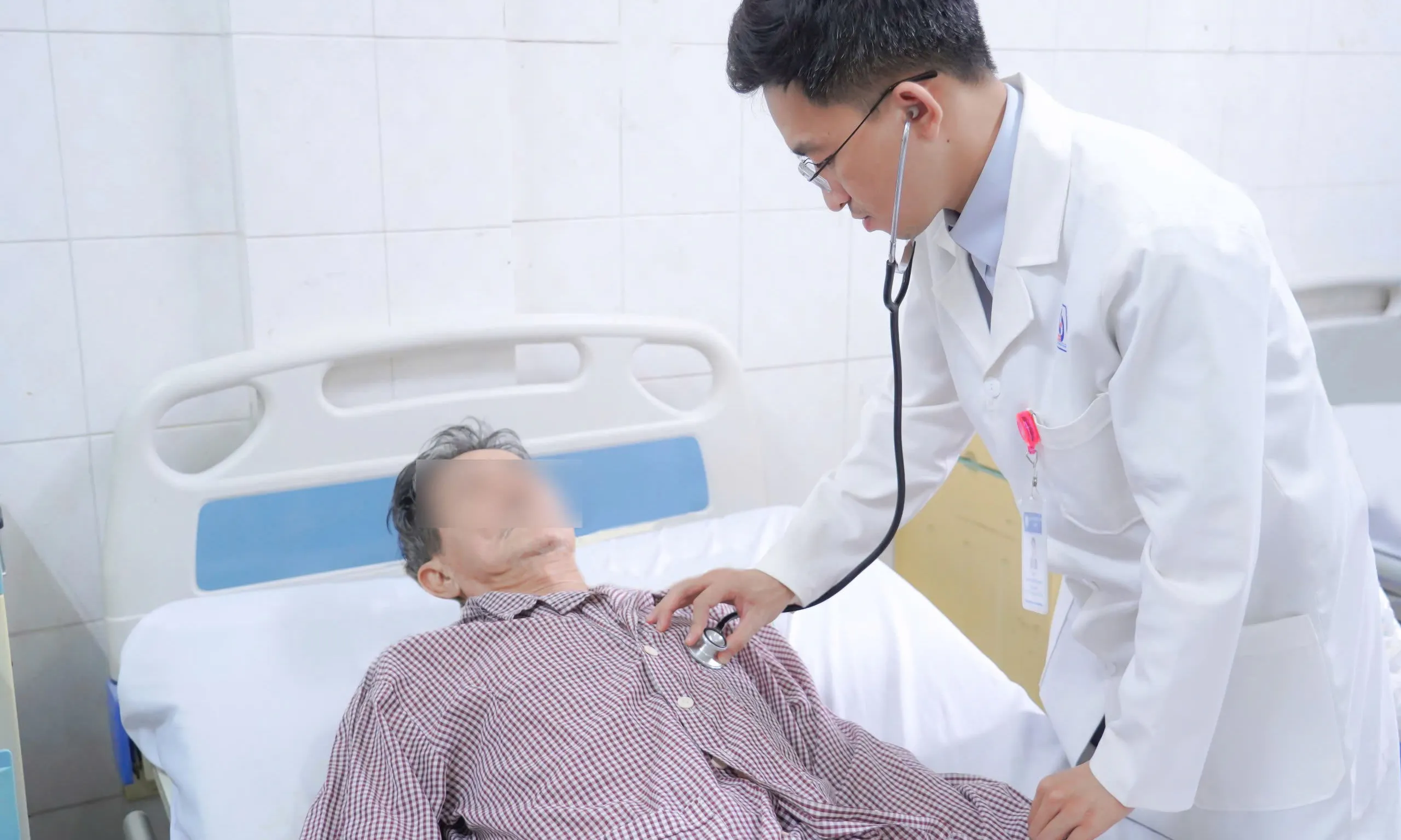 Cứu người bệnh cao tuổi khỏi “quả bom hẹn giờ” phình động mạch chủ bụng nguy hiểm 