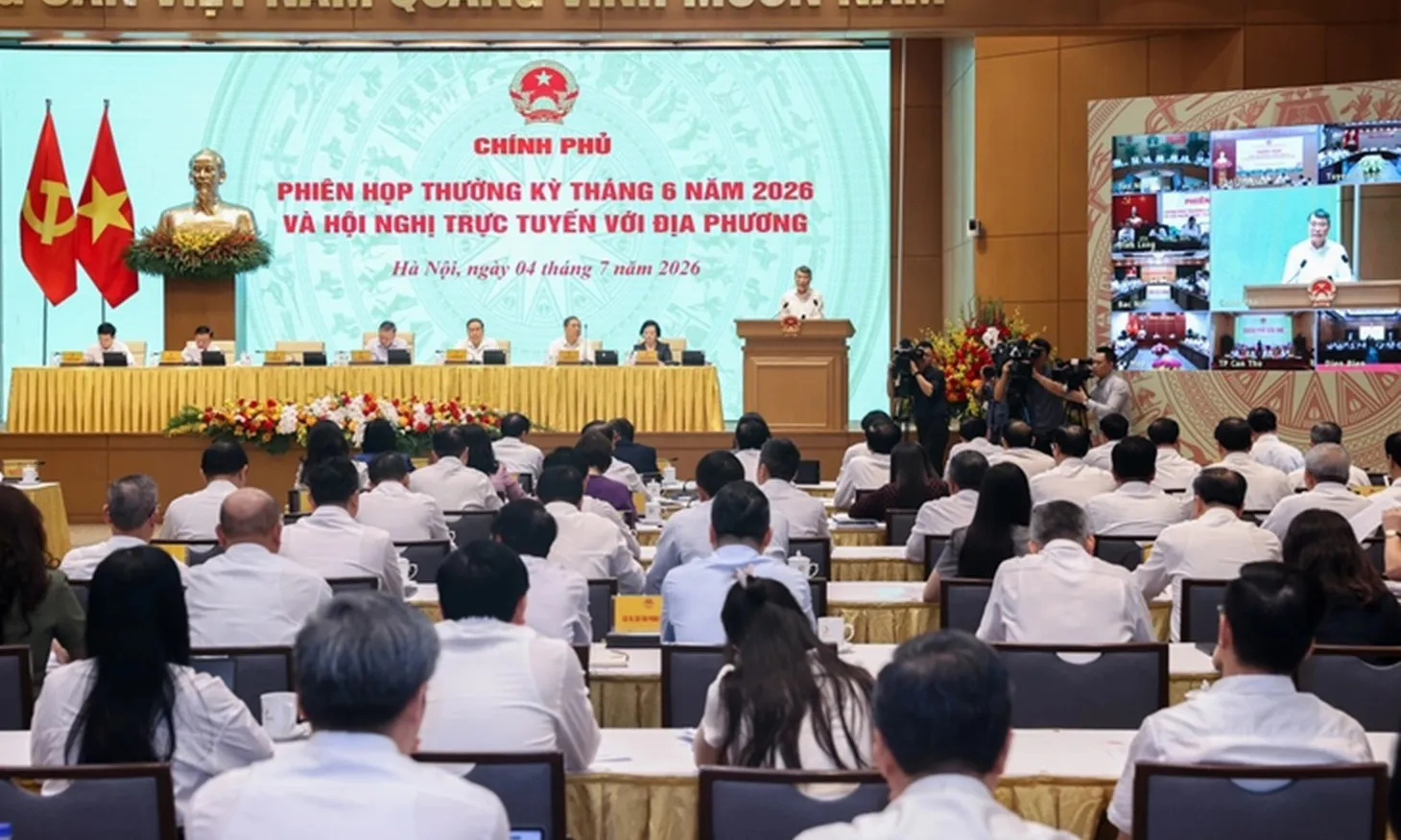 Thủ tướng: Biến quyết sách thành kết quả, quyết tâm đạt mục tiêu tăng trưởng hai con số