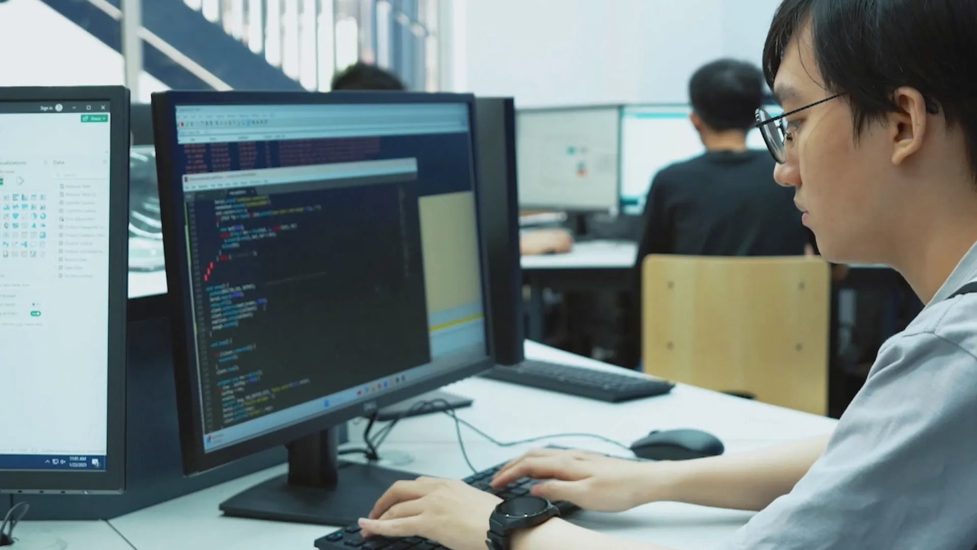 TP. Hồ Chí Minh bước vào kỷ nguyên phát triển mới, lấy công nghệ cao làm động lực cốt lõi để đổi mới mô hình tăng trưởng