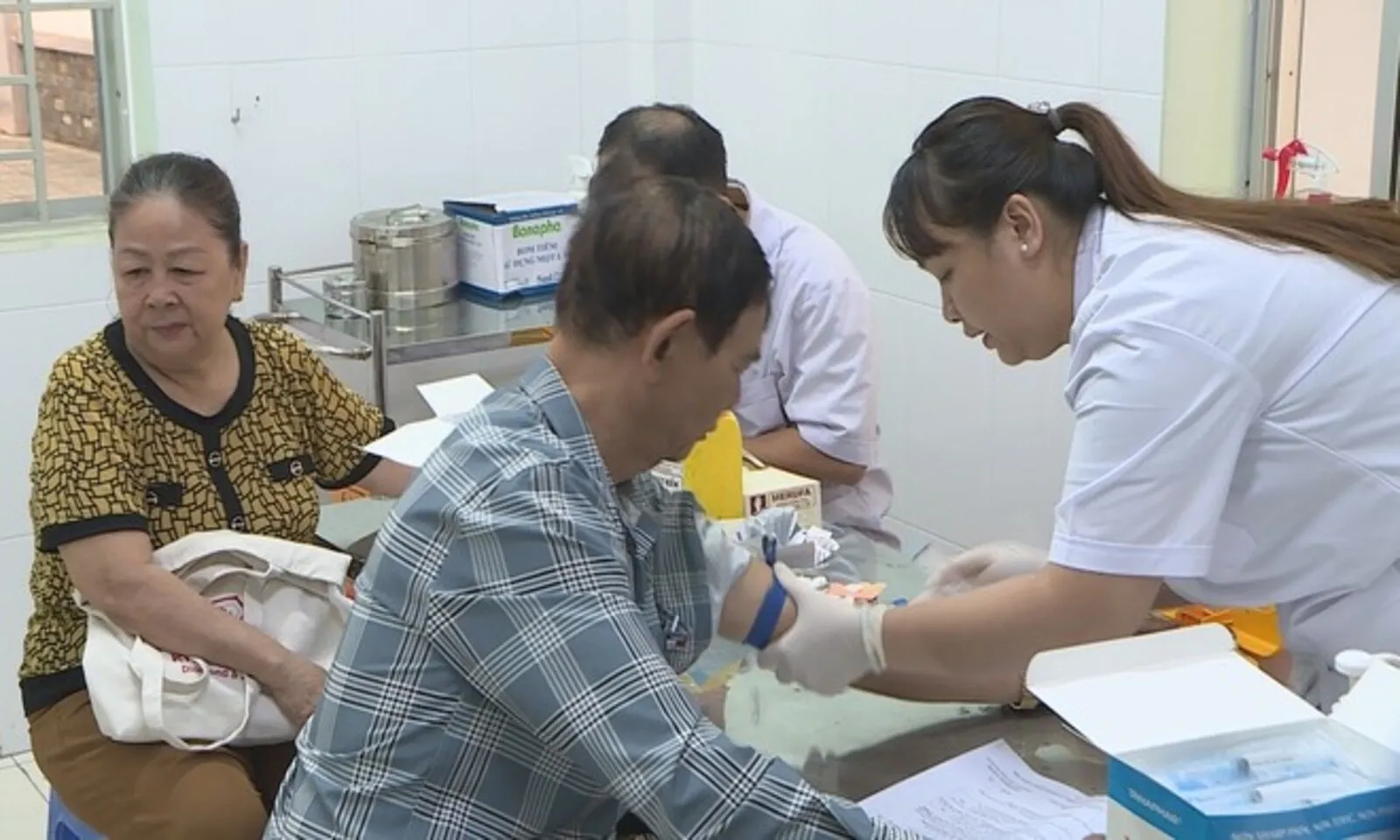 TP. Hồ Chí Minh Triển khai khám sức khỏe định kỳ cho người dân - Ảnh 3