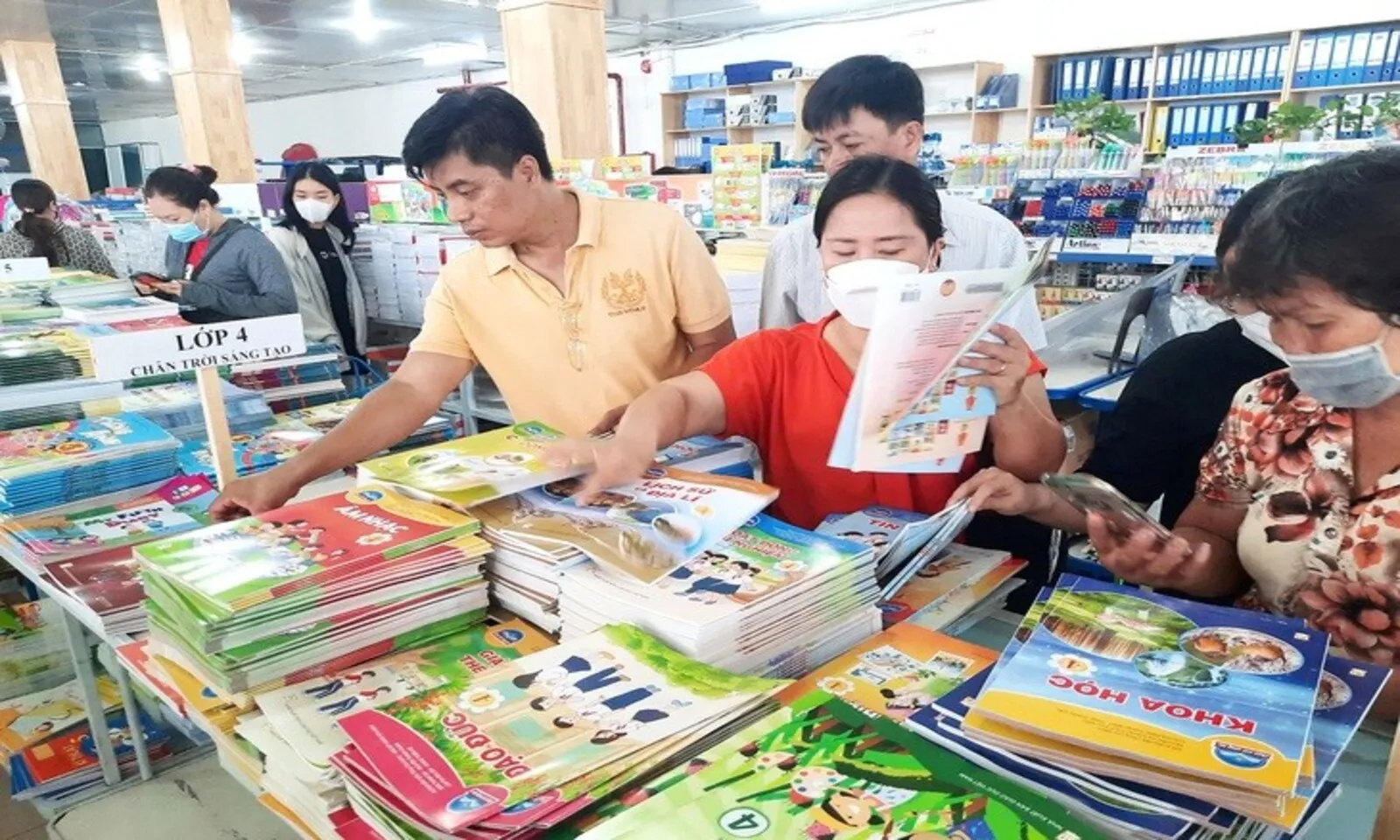 TPHCM sẽ miễn phí sách giáo khoa từ năm học 2026-2027
