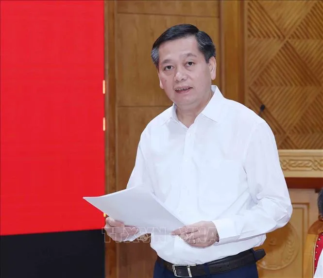 Đồng chí Nguyễn Long Hải - Uỷ viên Trung ương Đảng, Phó Bí thư Thường trực Đảng ủy các cơ quan Đảng Trung ương trình bày báo cáo tại hội nghị (Ảnh: Phương Hoa/TTXVN)