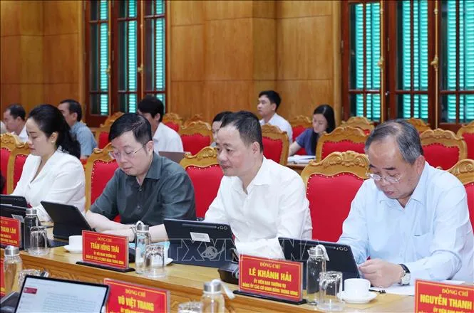 Các đồng chí Uỷ viên Ban Thường vụ tham dự hội nghị (Ảnh: Phương Hoa/TTXVN)