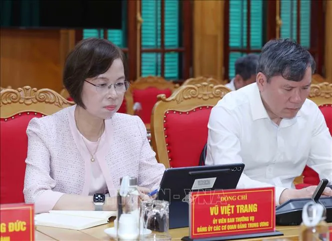 Các đồng chí Uỷ viên Ban Thường vụ tham dự hội nghị (Ảnh: Phương Hoa/TTXVN)