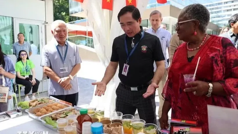 Nhộn nhịp gian hàng của Việt Nam tại WTO Open Day 2026