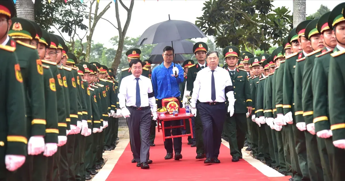 Đưa 173 hài cốt liệt sĩ về với đất mẹ Đưa 173 hài cốt liệt sĩ về với đất mẹ