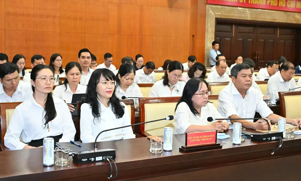 Viện trưởng Viện Nghiên cứu phát triển TP.HCM Trương Minh Huy Vũ phát biểu tại hội nghị. Ảnh: VIỆT DŨNG