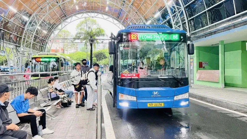 Thành phố Hồ Chí Minh: Sau 5 ngày miễn vé, lượng hành khách đi xe buýt tăng 33% Thành phố Hồ Chí Minh: Sau 5 ngày miễn vé, lượng hành khách đi xe buýt tăng 33%