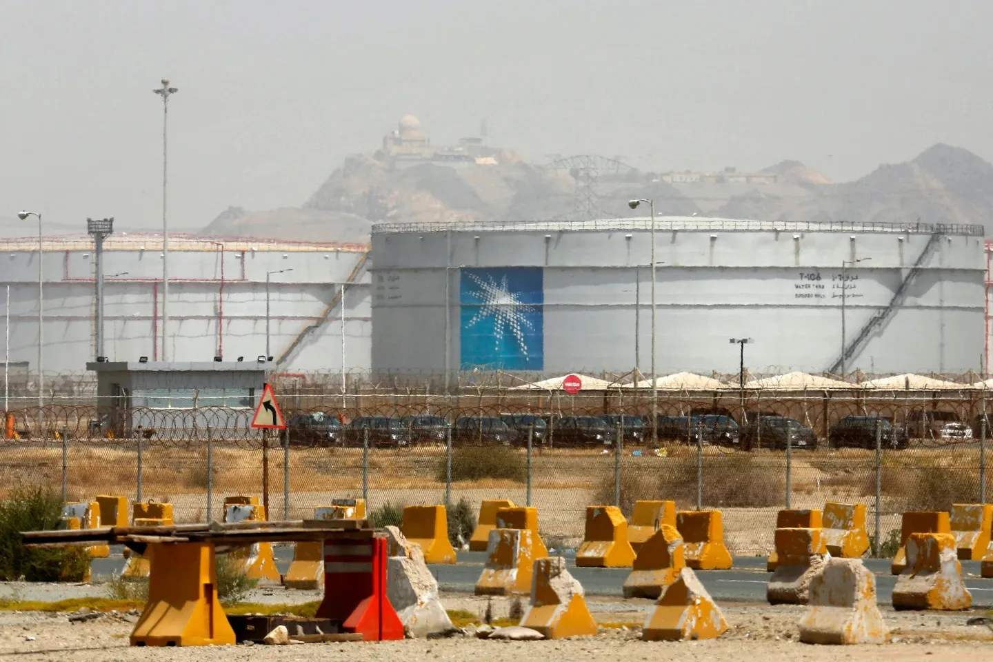 OPEC+ tăng hạn ngạch sản lượng dầu mỏ từ tháng 8 - Ảnh 2.