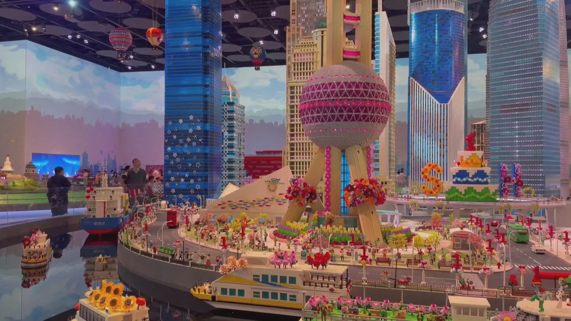 Công viên Legoland Thượng Hải, Trung Quốc kỷ niệm 1 năm ra mắt - Ảnh 2. Công viên Legoland Thượng Hải, Trung Quốc kỷ niệm 1 năm ra mắt - Ảnh 2.