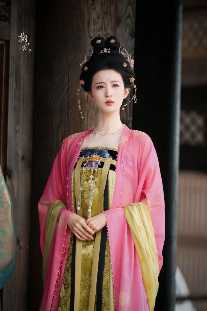 voh-tao-hinh-phim-moi-cua-vuong-so-nhien-xung-danh-my-nhan-nhu-hoa-17