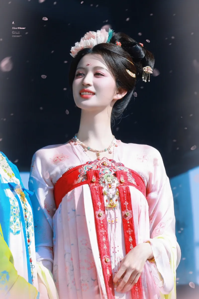 voh-tao-hinh-phim-moi-cua-vuong-so-nhien-xung-danh-my-nhan-nhu-hoa-8