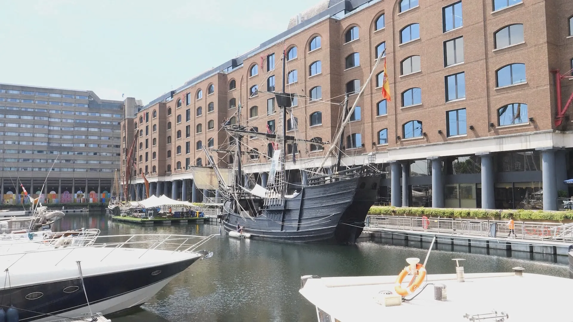 Thuyền buồm huyền thoại Nao Victoria neo đậu ở London- Ảnh 3. Thuyền buồm huyền thoại Nao Victoria neo đậu ở London- Ảnh 3.