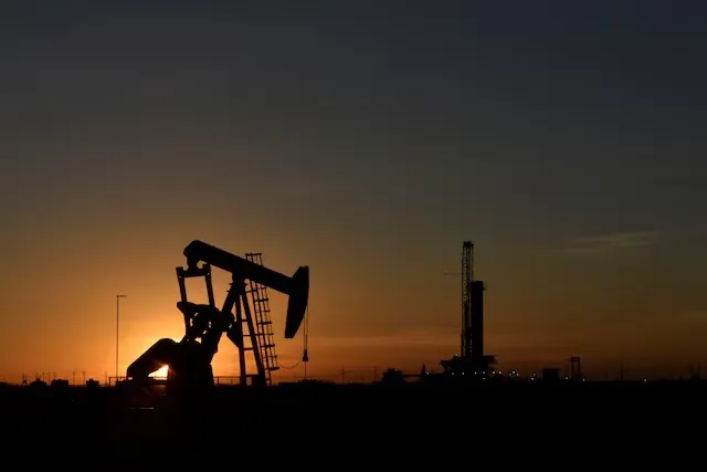 Mỹ không kích Iran sau nhiều vụ tấn công tàu hàng qua eo biển Hormuz - Ảnh 2.